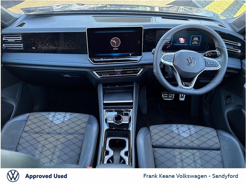 2025 Volkswagen Tiguan - image 2