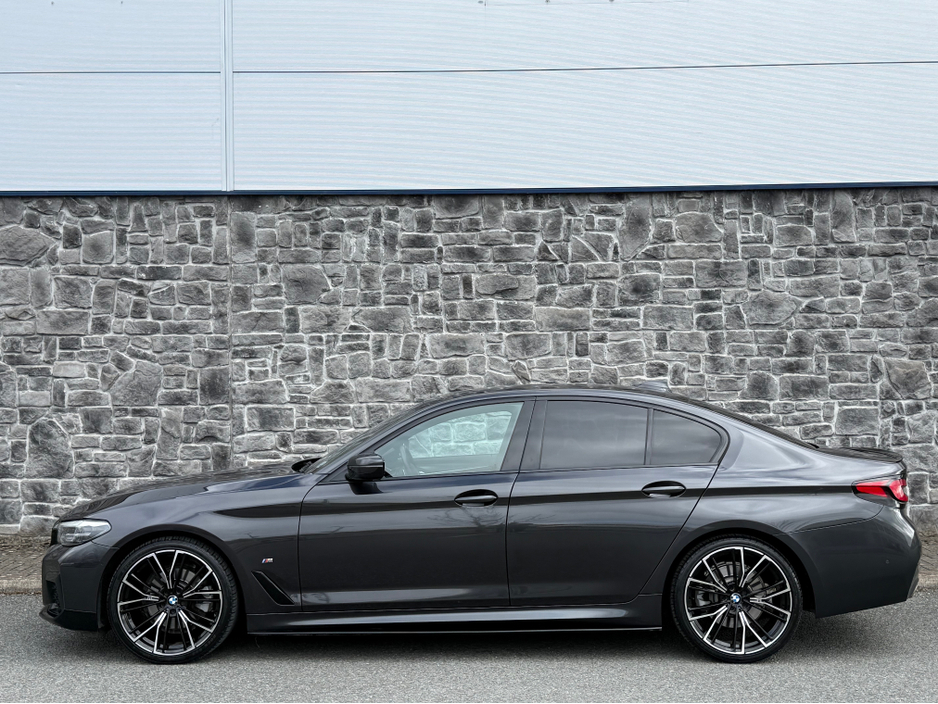 2021 BMW 5 Series - image 4