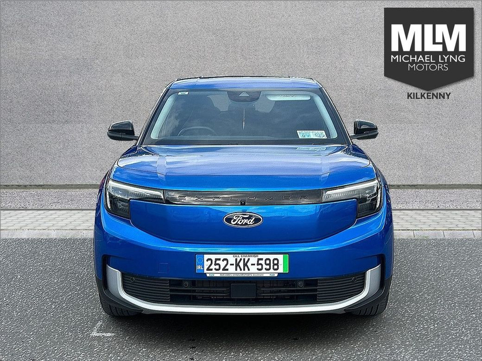 2025 Ford Explorer - image 2