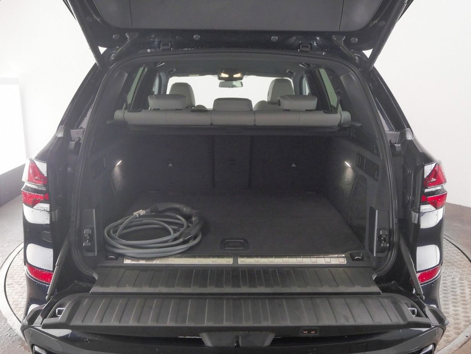 2025 BMW X5 - image 13