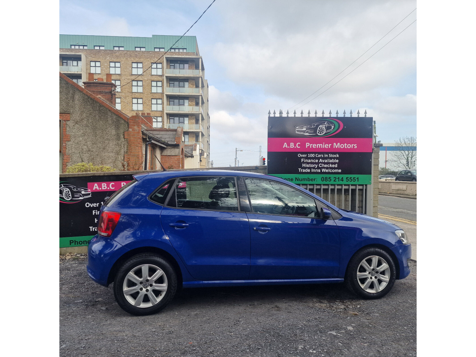 2012 Volkswagen Polo - image 2