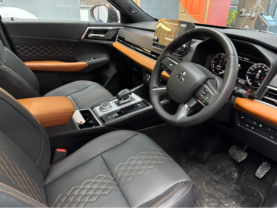 2024 Mitsubishi Outlander - image 7