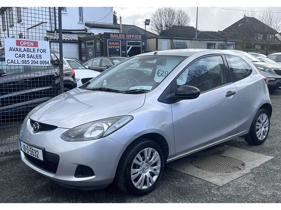 2010 Mazda Mazda2 - image 2