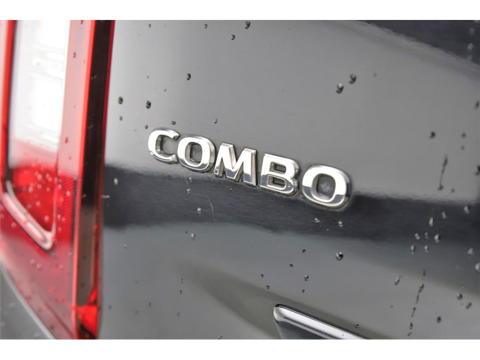 2022 Opel Combo - image 28