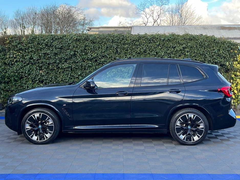 2023 BMW iX3 M-SPORT // OPENING PAN ROOF // 360 PARKING CAMERAS // DIGITAL CLUSTER €37,950