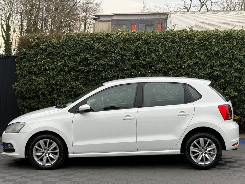 2015 Volkswagen Polo - image 3