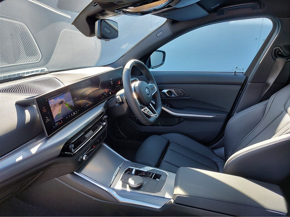 2025 BMW 3 Series - image 7