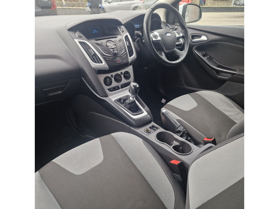 2013 Ford Focus - image 9