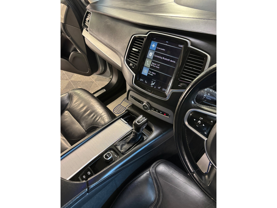 2016 Volvo XC90 - image 9