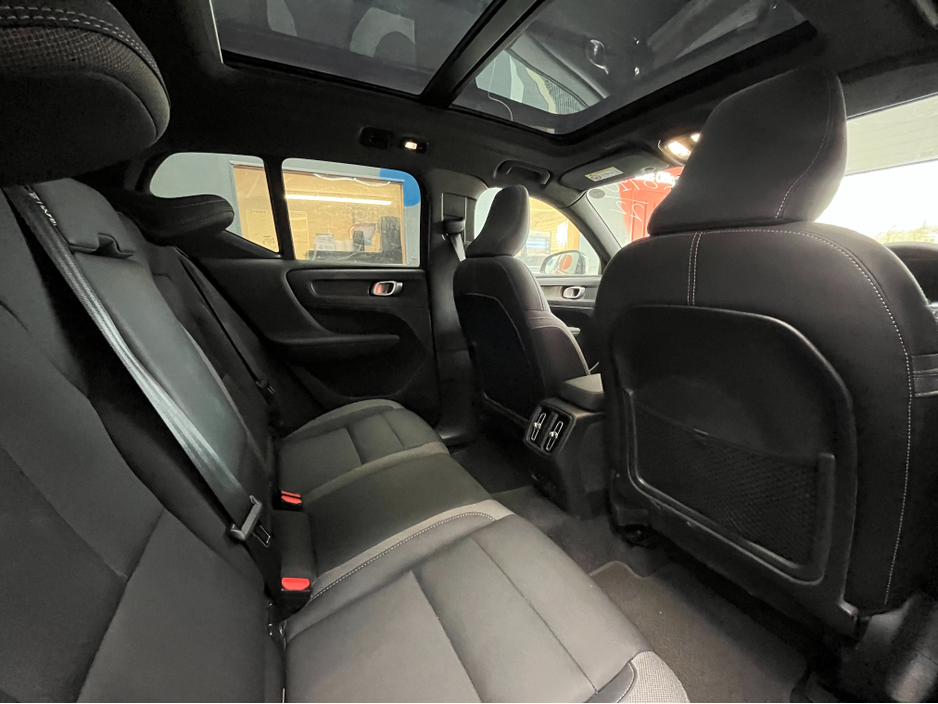 2022 Volvo XC40 - image 16