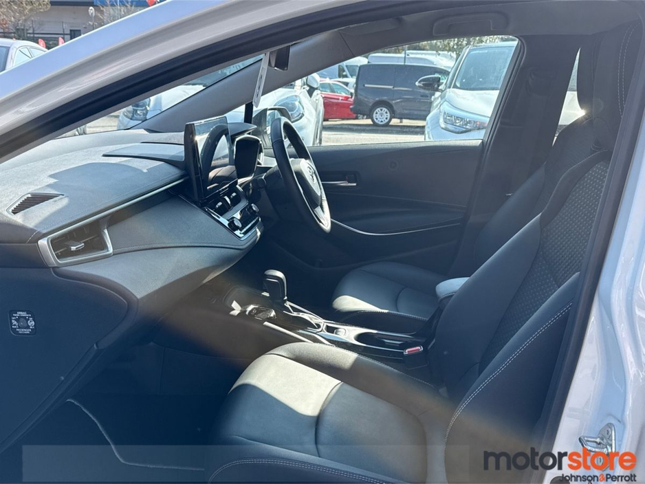 2023 Toyota Corolla - image 3