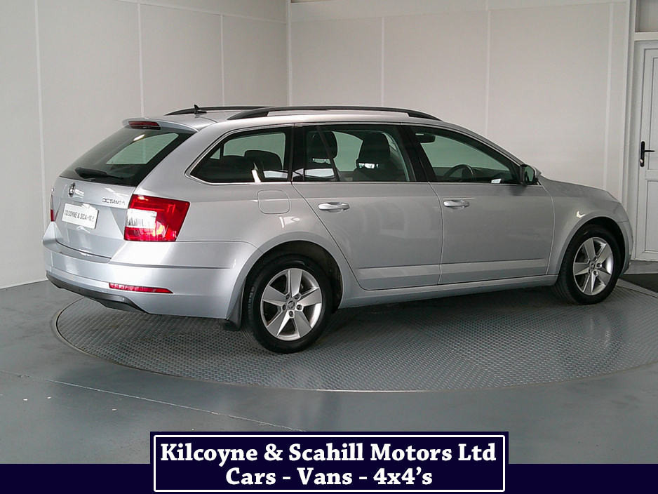 2020 Skoda Octavia - image 7