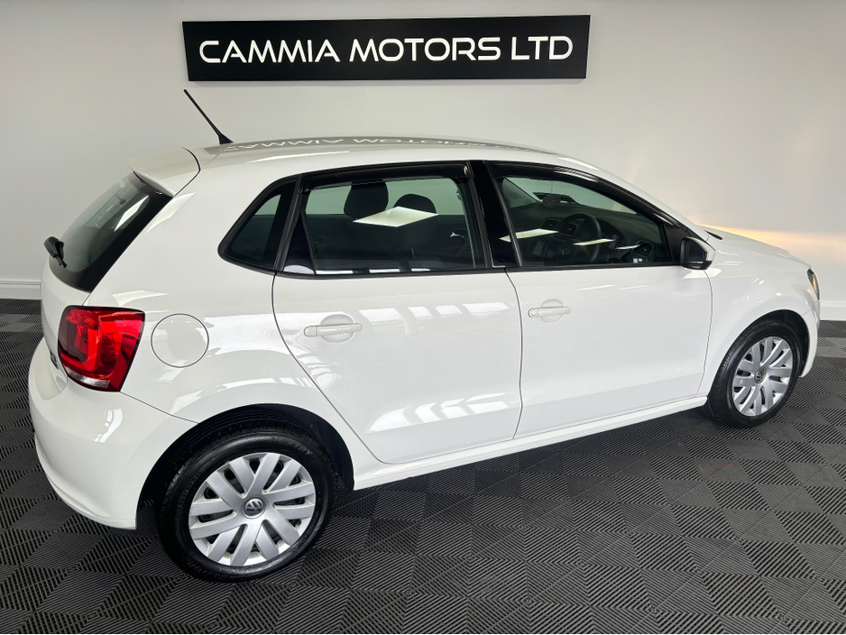 2012 Volkswagen Polo - image 4