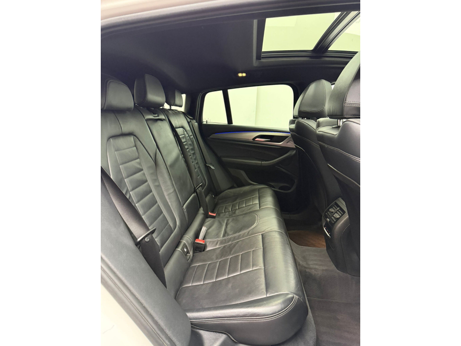 2018 BMW X4 - image 7