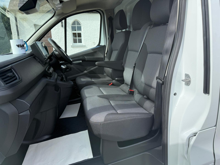 2024 Renault Trafic - image 16