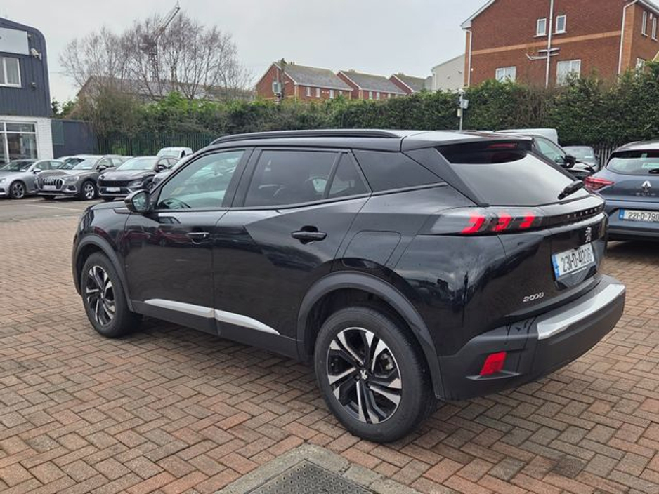 2023 Peugeot 2008 - image 3