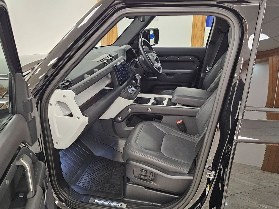 2025 Land Rover Defender - image 18
