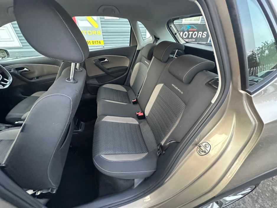 2014 Volkswagen Polo - image 15