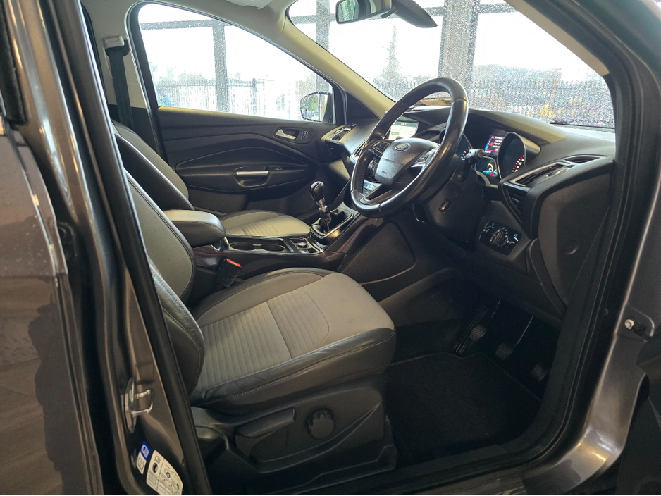 2017 Ford Kuga - image 14