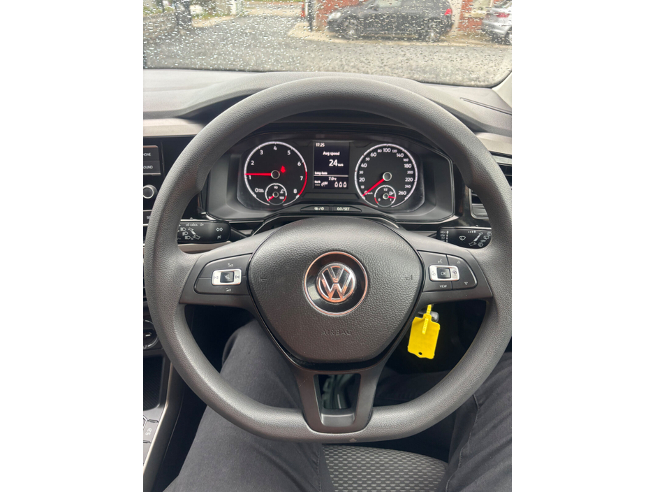 2018 Volkswagen Polo - image 9