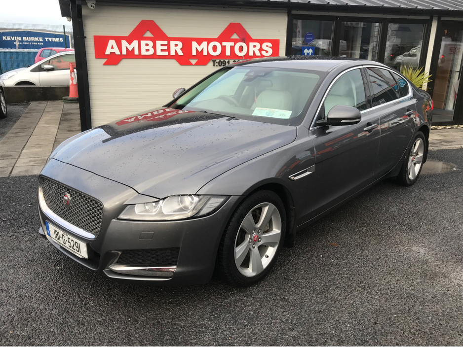 2018 Jaguar XF - image 5