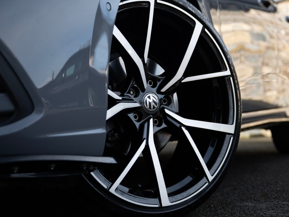 2022 Volkswagen Golf - image 7