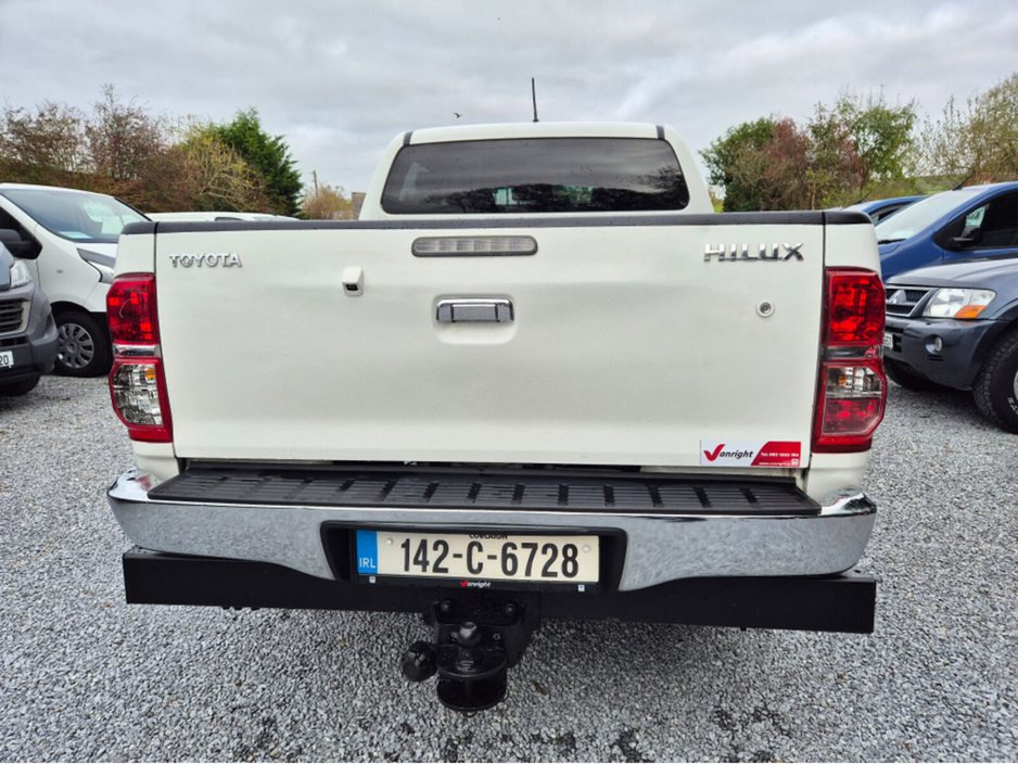 2014 Toyota Hilux - image 4