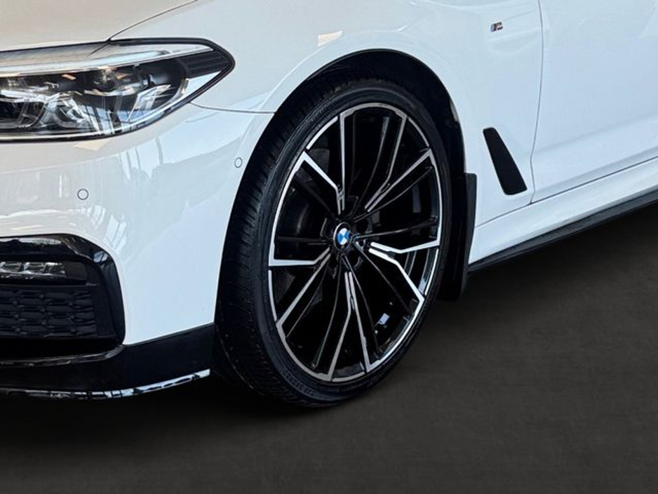 2018 BMW 5 Series - image 10