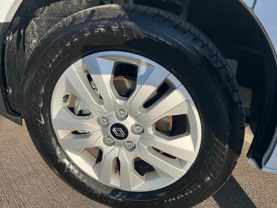 2026 Renault Trafic - image 5