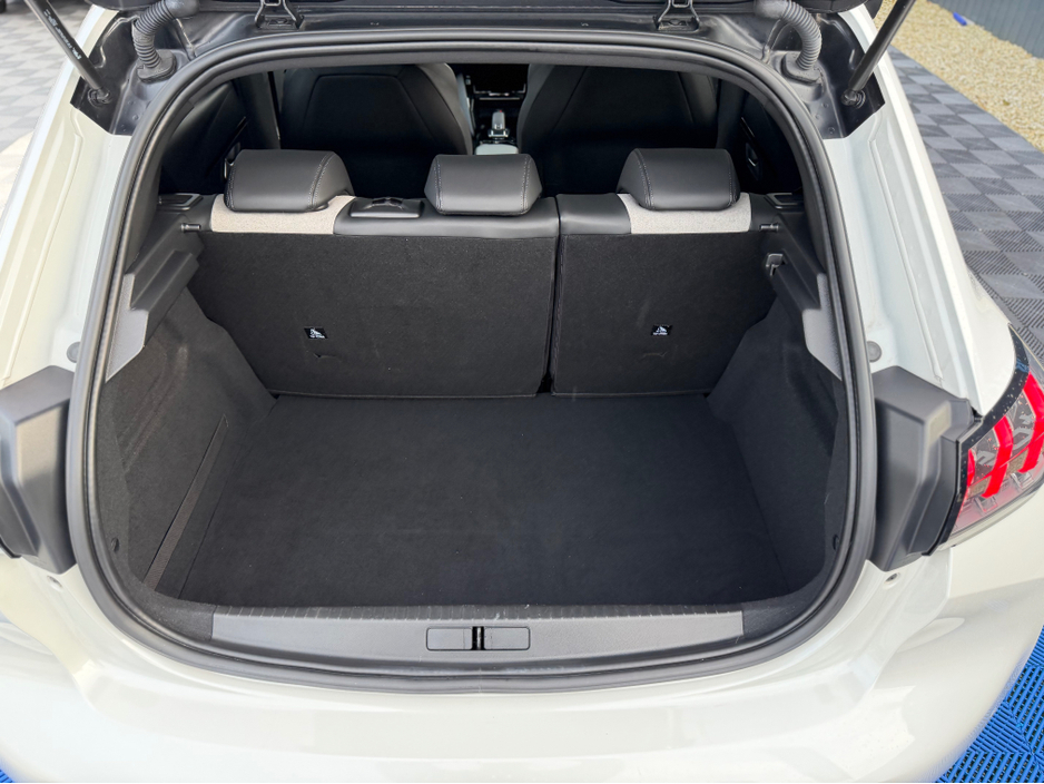 2020 Peugeot 208 - image 33