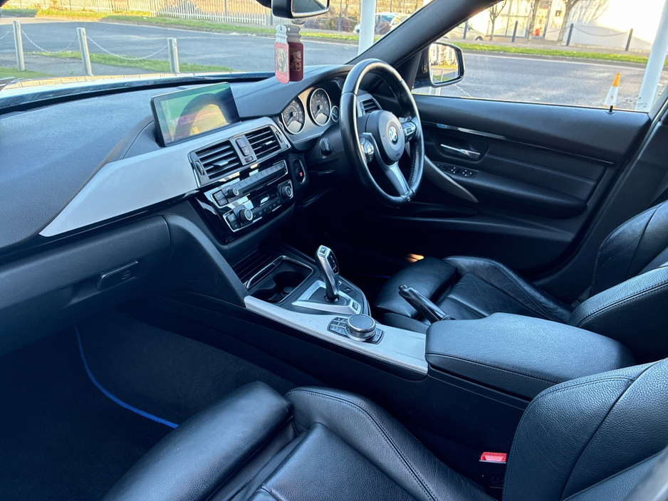 2018 BMW 3 Series - image 2