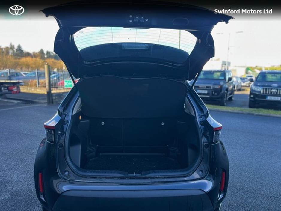 2023 Toyota Yaris Cross - image 11