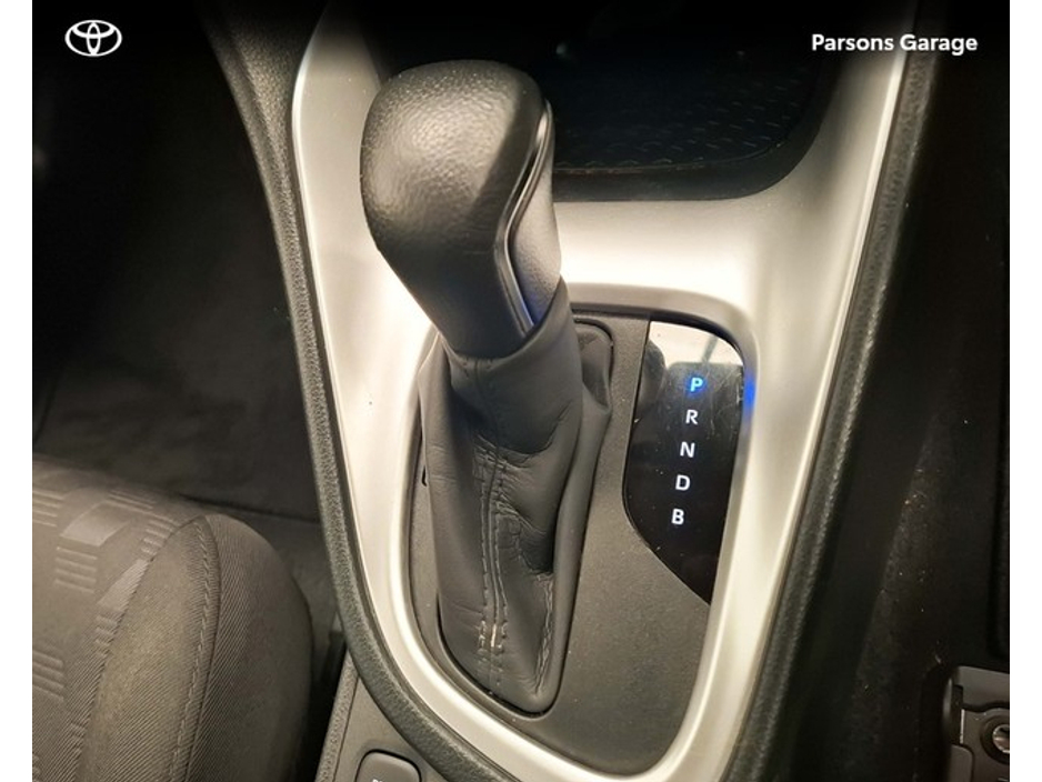 2024 Toyota Yaris - image 9