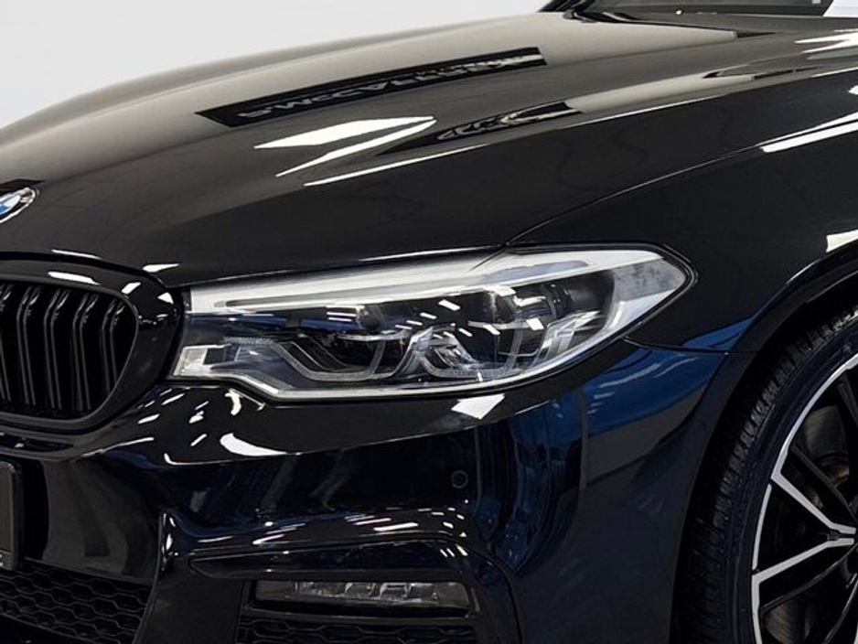 2020 BMW 5 Series - image 9