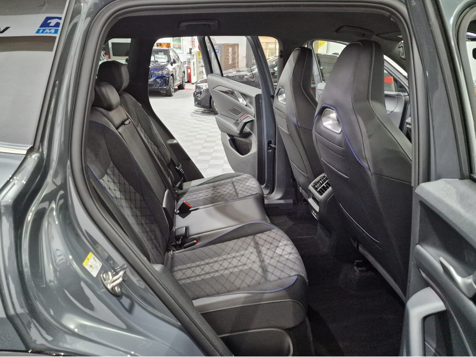 2025 Volkswagen Tiguan 1.5TSi PHEV R-LINE AUTOMATIC **ONE OWNER / NEW MODEL / APPLE CARPLAY / ADAPTIVE CRUISE CONTROL / BLIND SPOT ASSIST / HEATED & MASSAGE FRONT SEATS / HEATED STEERING WHEEL / WIRELESS PHONE CHARGING** €50,900