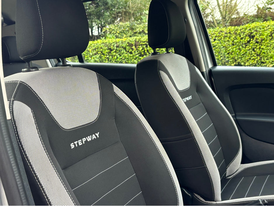 2017 Dacia Sandero Stepway - image 9