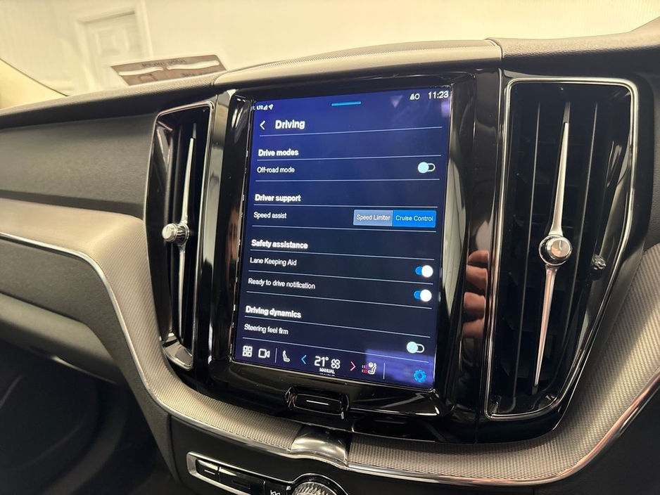 2022 Volvo XC60 - image 21