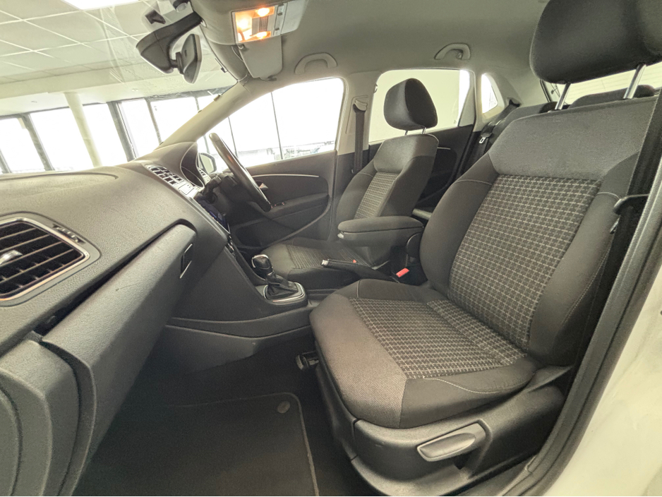 2014 Volkswagen Polo - image 10