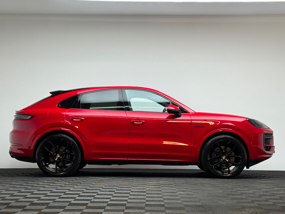 2024 Porsche Cayenne - image 8