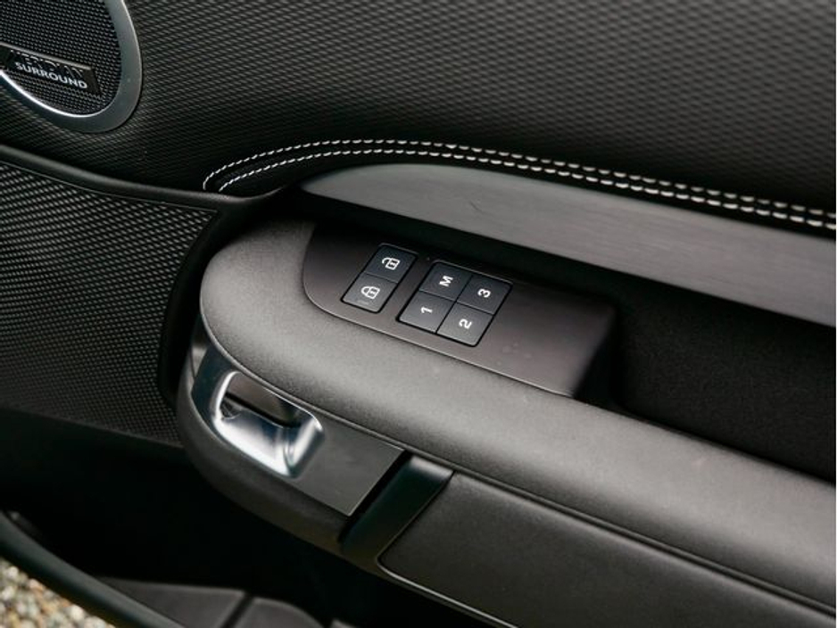 2025 Land Rover Discovery - image 22