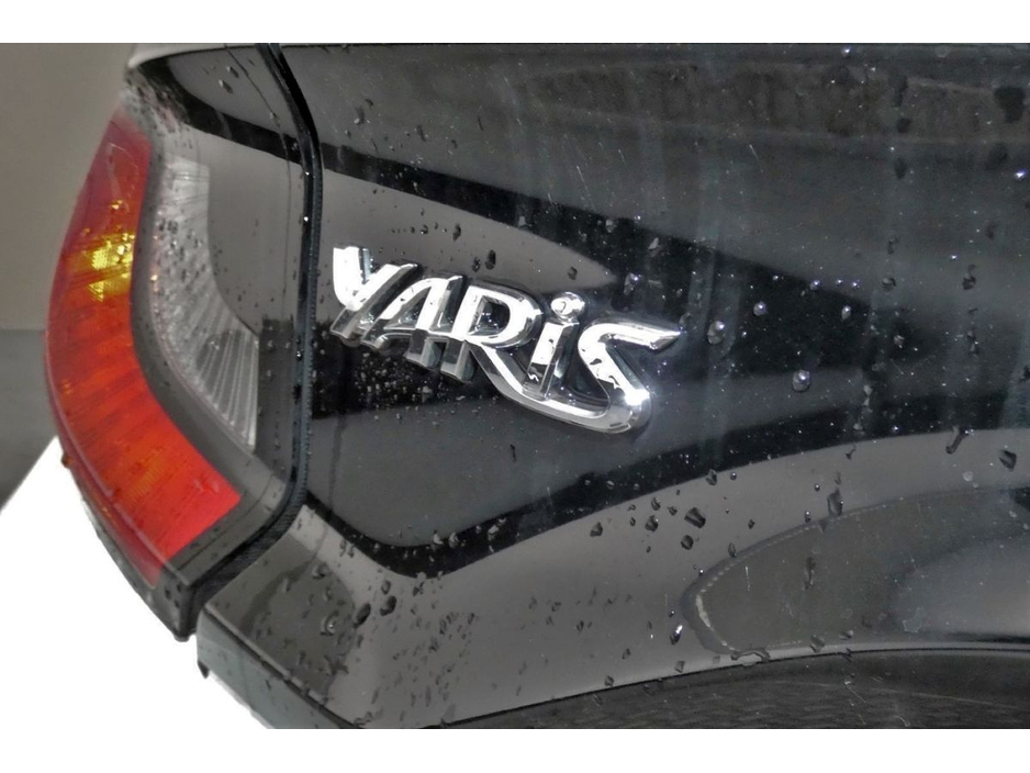 2022 Toyota Yaris - image 24