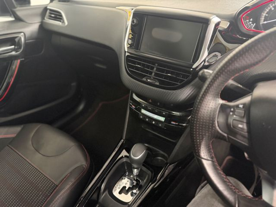 2017 Peugeot 2008 - image 10