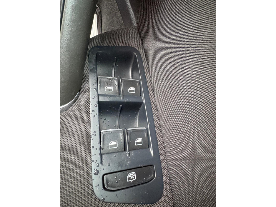 2016 Volkswagen Golf - image 13