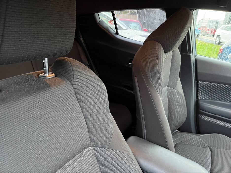 2019 Toyota C-HR 1.8 HYBRID AUTO VERY LOW KMS €19,450