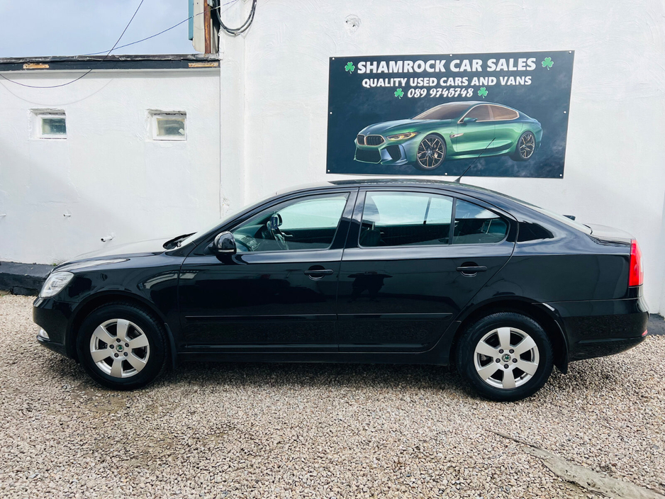 2010 Skoda Octavia - image 2