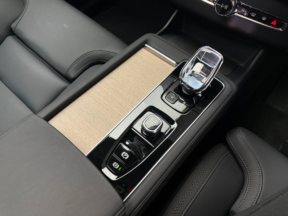 2025 Volvo XC90 PLUS T8 PHEV AWD AUTO *7 SEATER* €79,990