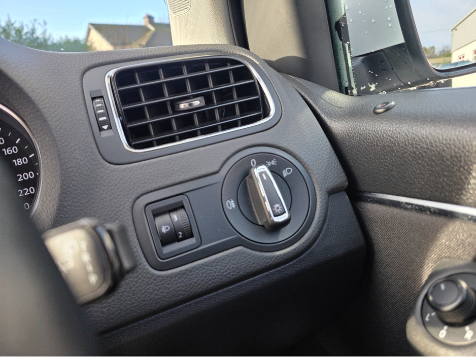 2016 Volkswagen Polo ONLY 18,500KM ! 1.2 TSI  REV CAMERA LOW TAX BAND €13,750