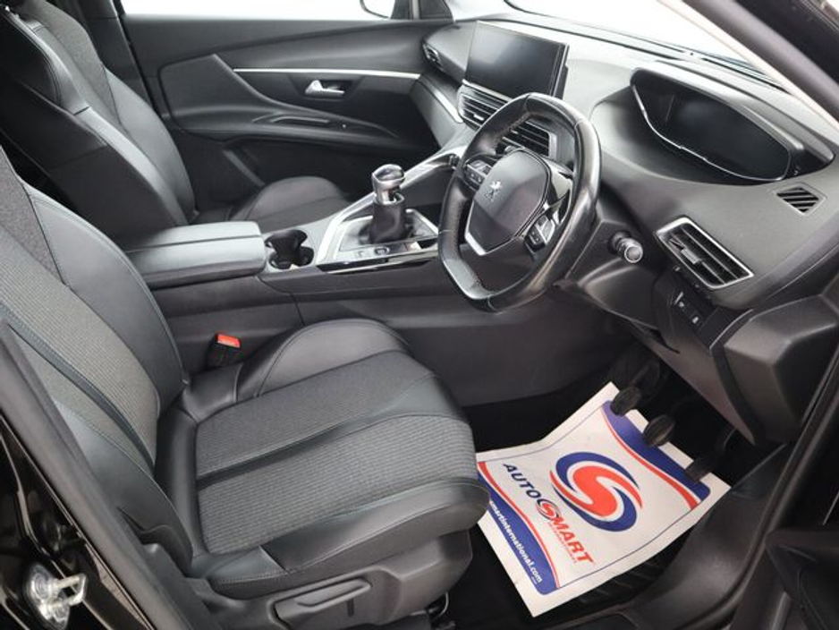 2021 Peugeot 3008 - image 9