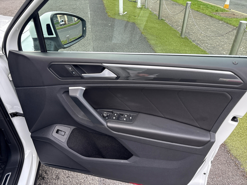 2020 Volkswagen Tiguan - image 11