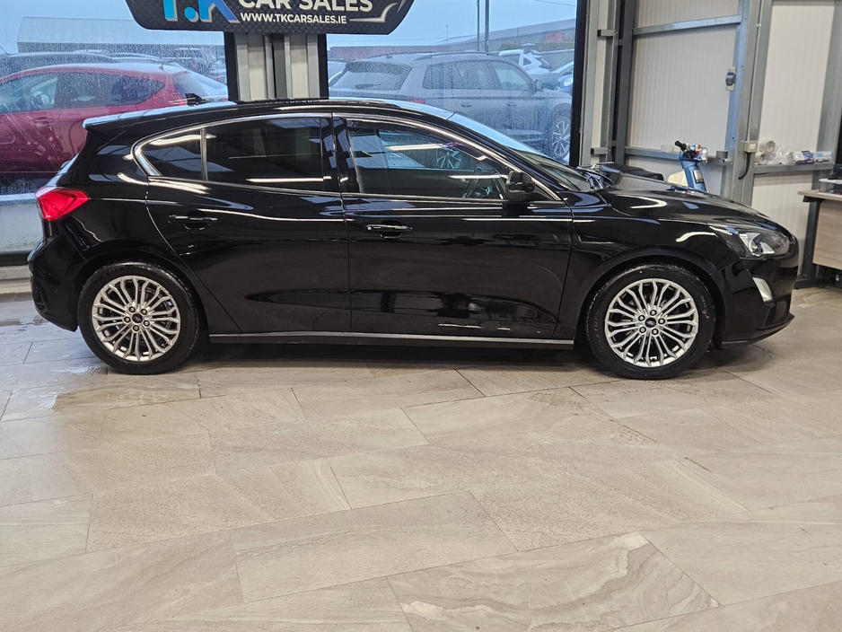 2019 Ford Focus - image 2